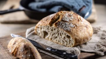 A Private Chef Uses This Beeswax Wrap to Keep Bread Fresh