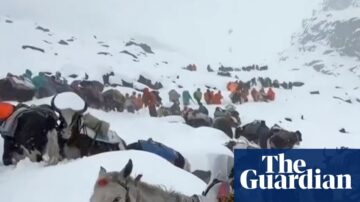 Mount Everest hikers describe ‘extreme’ conditions as huge rescue effort continues | Mount Everest