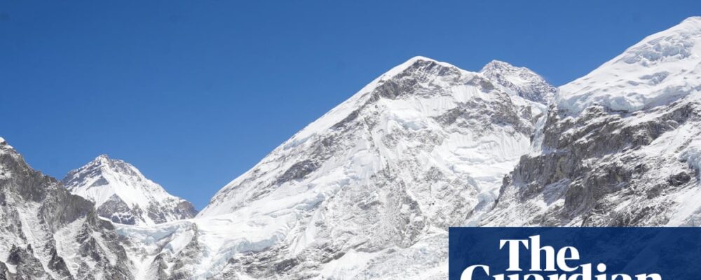 Mount Everest rescue under way after snowstorm traps nearly 1,000 people | Mount Everest
