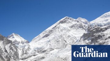 Mount Everest rescue under way after snowstorm traps nearly 1,000 people | Mount Everest