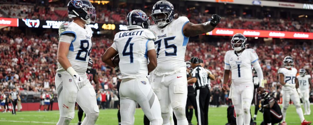 Titans pull off wild comeback for their first win of the season