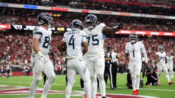 Titans pull off wild comeback for their first win of the season